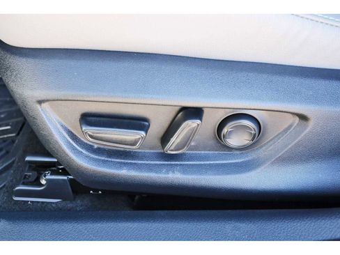 Used 2025 Toyota Camry SE image 27