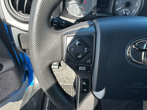 Used 2020 Toyota Tacoma TRD Off-Road w/ TRD Premium Off Road Package AWD/4WD image 19