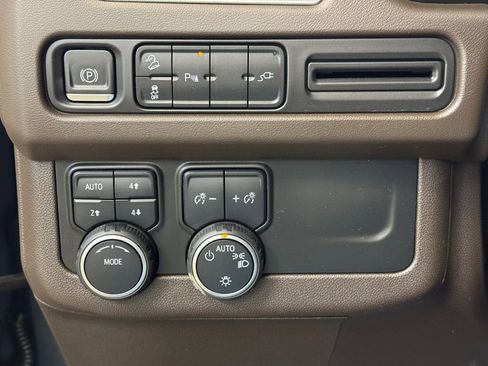Used 2021 Chevrolet Tahoe Z71 AWD/4WD image 30