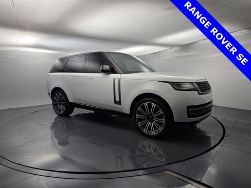 Used 2024 Land Rover Range Rover SE image 2