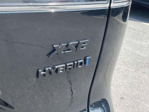 Used 2024 Toyota Corolla Cross XSE w/ Convenience Package AWD/4WD image 8