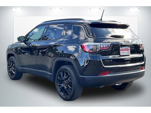 Used 2025 Jeep Compass Latitude w/ Altitude Special Edition AWD/4WD image 12