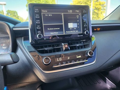 Used 2021 Toyota Corolla LE image 23