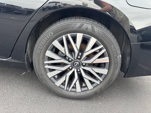 Used 2025 Nissan Altima 2.5 SV FWD image 23