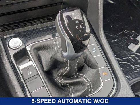 New 2026 Volkswagen Taos SE FWD image 13