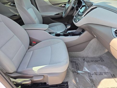 Used 2025 Chevrolet Malibu LT FWD image 38