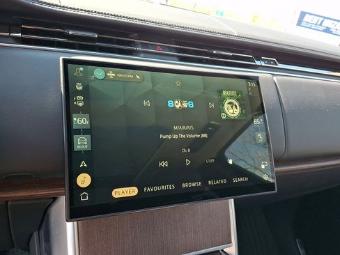 Used 2025 Land Rover Range Rover Long Wheelbase SE image 19