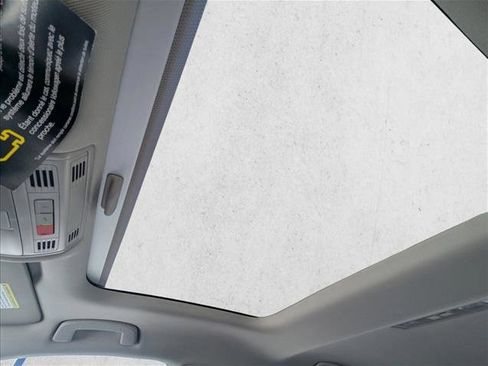 Certified 2025 Volkswagen Jetta SE w/ Sunroof Package image 16