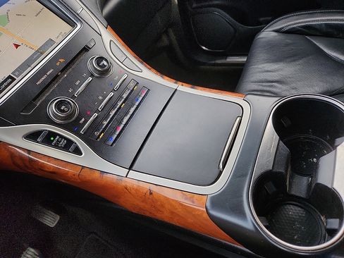 Used 2019 Lincoln Nautilus Reserve image 11