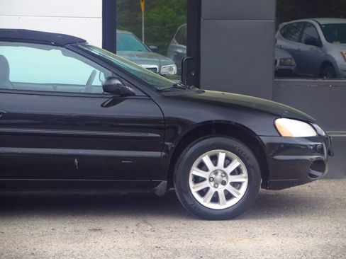 Used 2002 Chrysler Sebring GTC FWD image 24