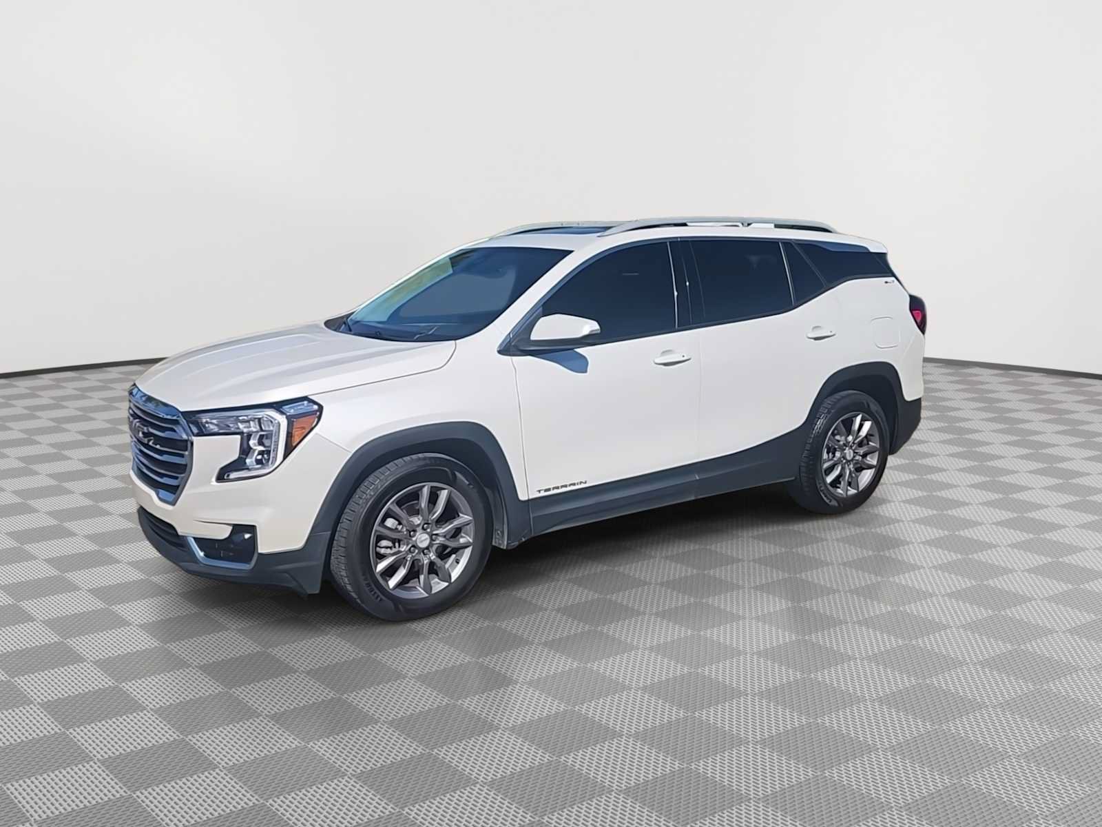 Used 2022 GMC Terrain SLT w/ Infotainment Package II FWD image 4
