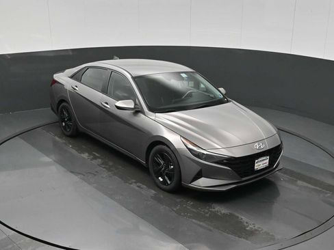 Used 2022 Hyundai Elantra SEL image 10