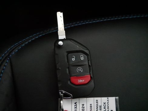 Used 2024 Jeep Wrangler High Altitude image 32