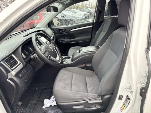 Used 2019 Toyota Highlander LE image 14