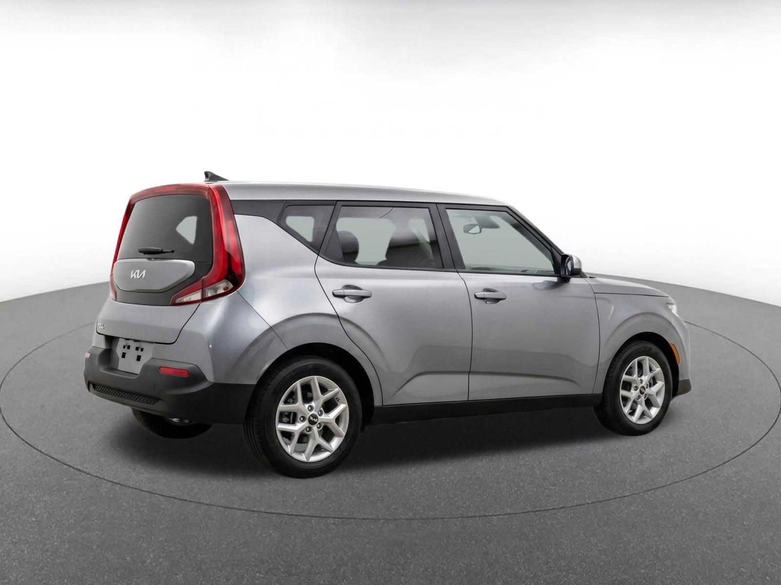 Used 2025 Kia Soul LX w/ LX Technology Package FWD image 8