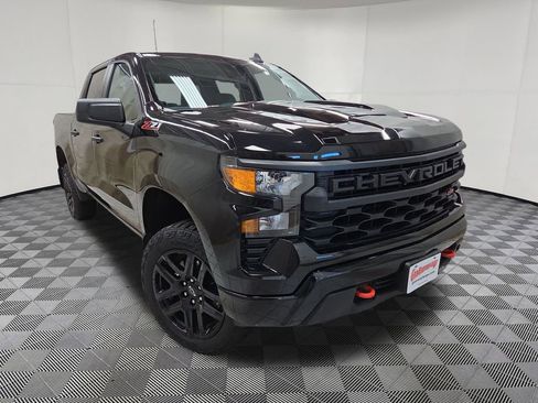 Used 2023 Chevrolet Silverado 1500 Custom Trail Boss AWD/4WD image 3