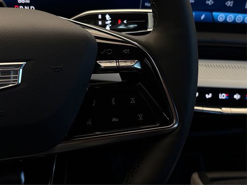 New 2025 Cadillac Optiq Sport 1 w/ LPO, ONYX Package image 29