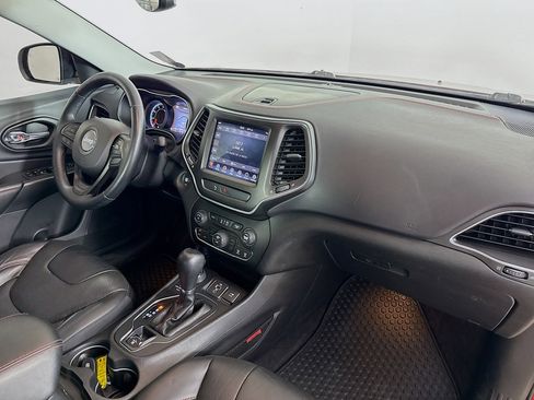 Used 2019 Jeep Cherokee Trailhawk image 35