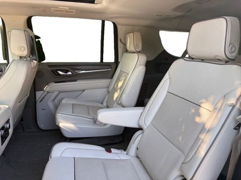 Used 2022 GMC Yukon XL Denali w/ Denali Ultimate Package AWD/4WD image 22