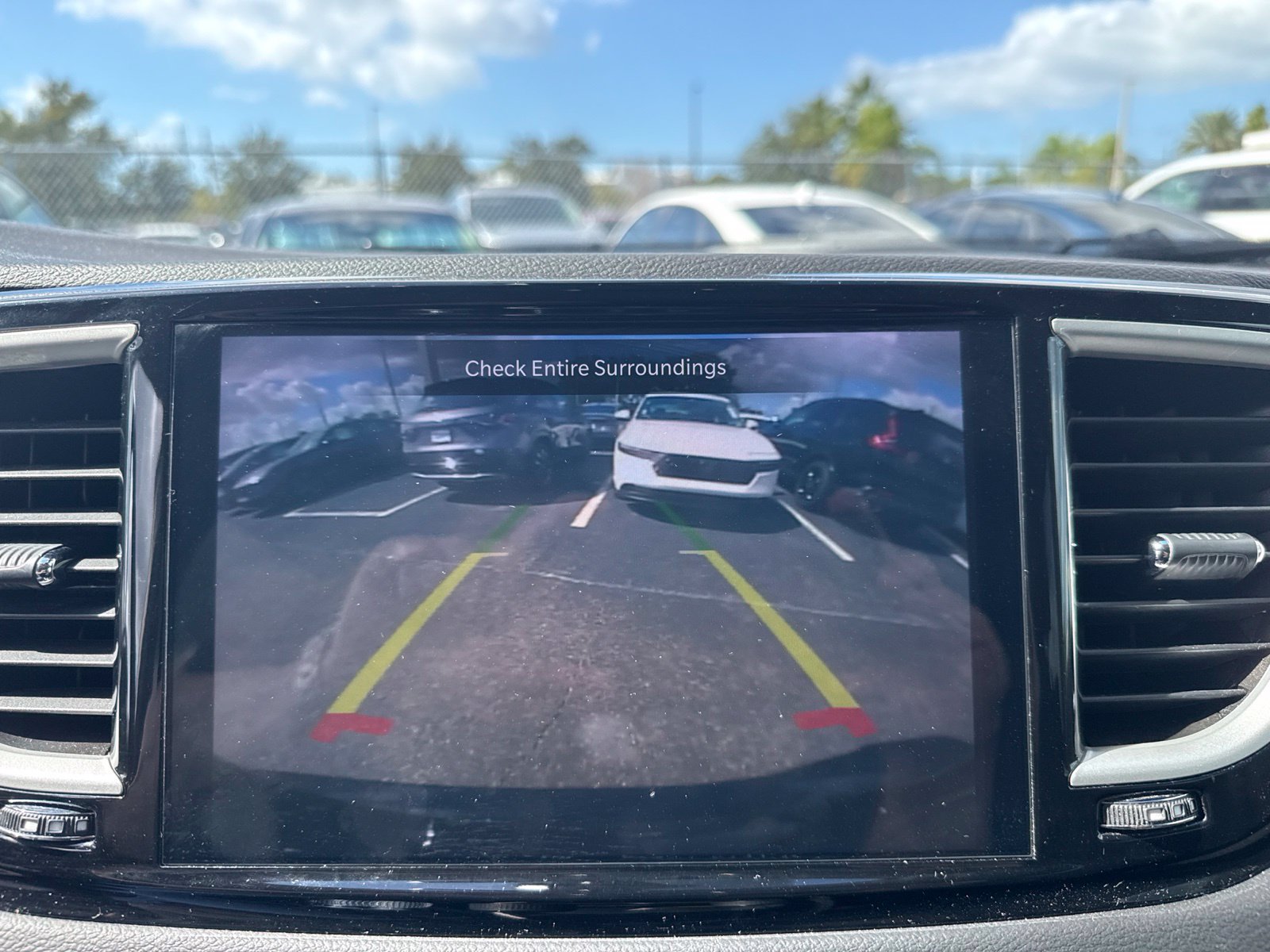 Used 2024 Chrysler Pacifica Touring-L FWD image 14