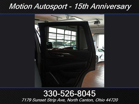Used 2020 Cadillac Escalade Luxury AWD/4WD image 30