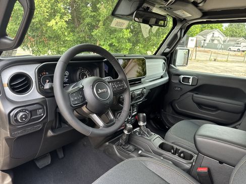 New 2025 Jeep Gladiator Willys image 12