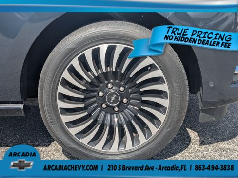 Used 2021 Lincoln Navigator Black Label w/ Cargo Convenience Package AWD/4WD image 10