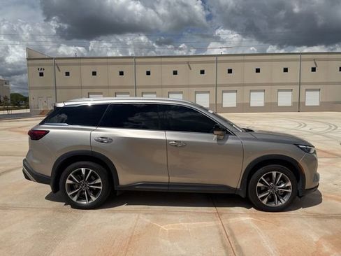 Used 2023 INFINITI QX60 Luxe w/ Performance Audio Package image 3