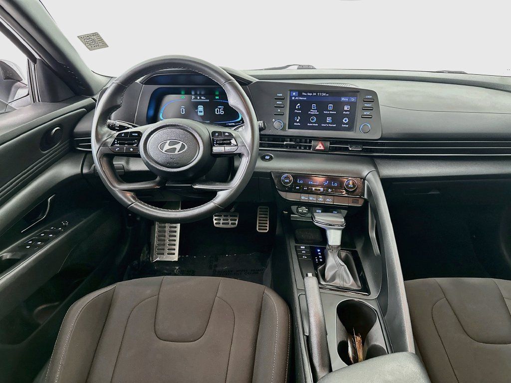 Used 2025 Hyundai Elantra Sport w/ Cargo Package FWD image 21