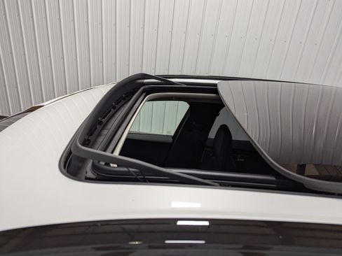 Used 2023 Volvo XC60 T8 Ultimate w/ Climate Package image 8