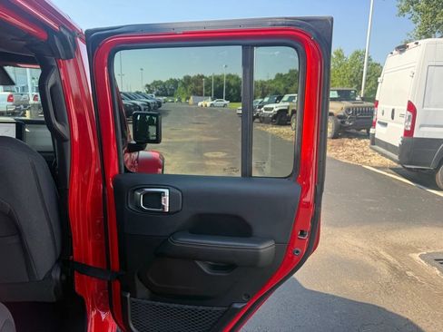 Used 2025 Jeep Wrangler Unlimited Sahara AWD/4WD image 56