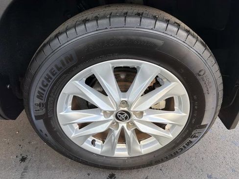 Certified 2024 Toyota Corolla Cross LE FWD image 30