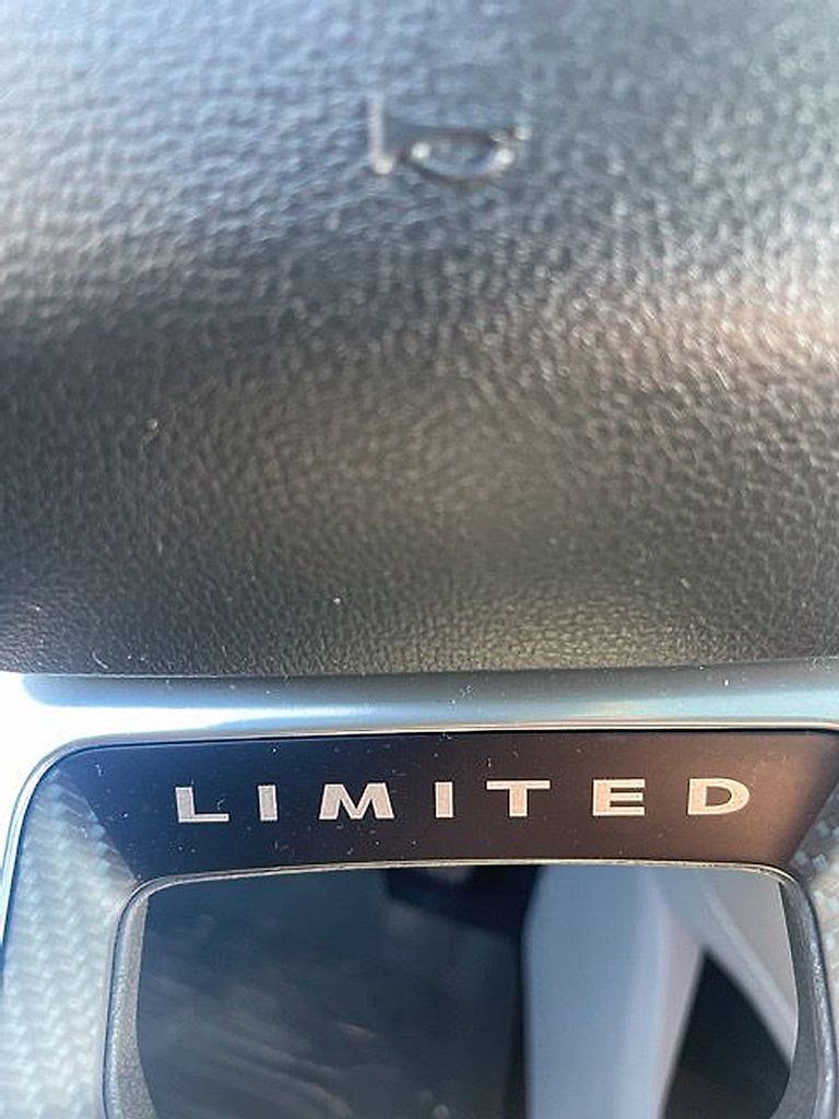 Used 2024 Ford F350 Limited w/ FX4 Off-Road Package AWD/4WD image 12