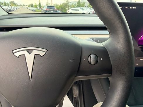 Used 2025 Tesla Model Y Long Range AWD/4WD image 26
