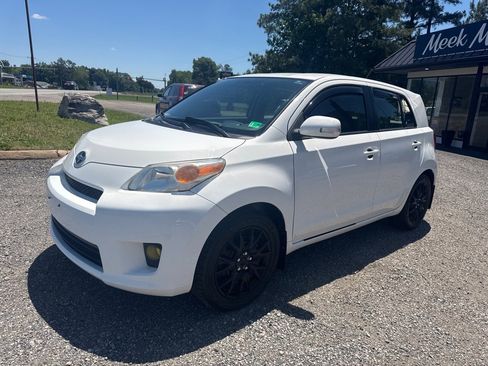 Used 2011 Scion xD FWD image 2