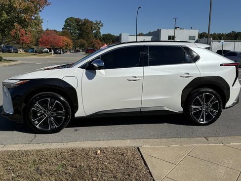 Used 2024 Toyota bZ4X Limited image 5