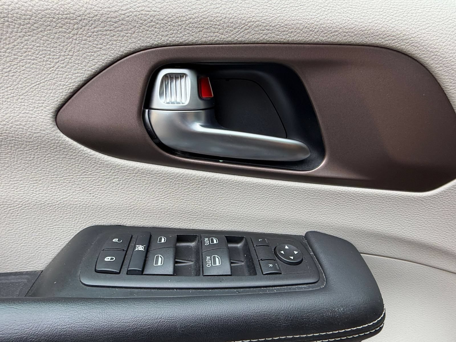 Used 2024 Chrysler Voyager LX FWD image 18