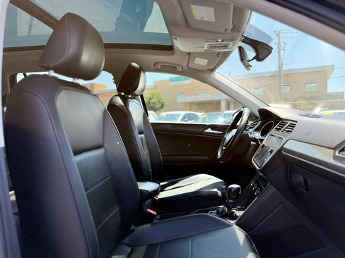 Used 2019 Volkswagen Tiguan SE w/ Panoramic Sunroof Package FWD image 22