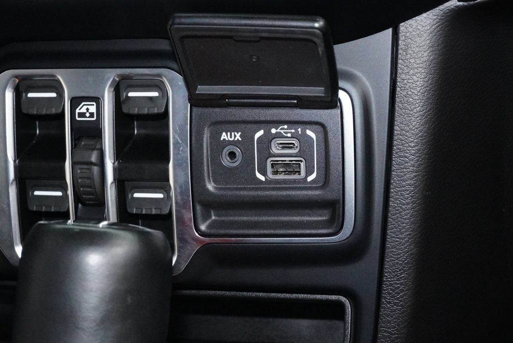Used 2023 Jeep Gladiator Overland AWD/4WD image 15