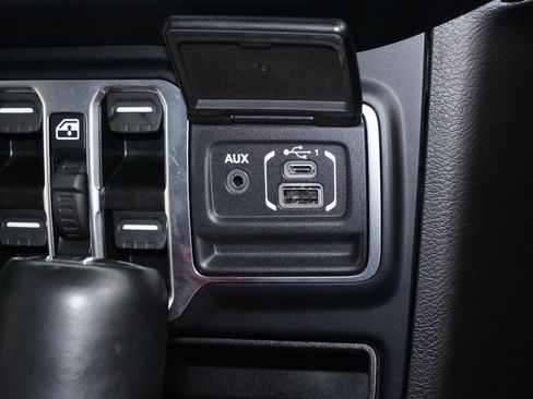 Used 2023 Jeep Gladiator Overland AWD/4WD image 15