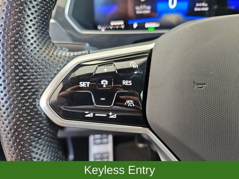 Used 2023 Volkswagen Tiguan SE R-Line FWD image 11