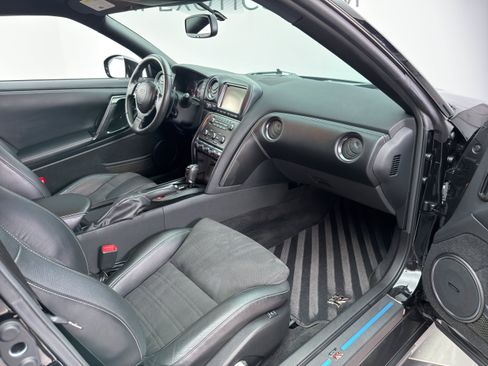 Used 2015 Nissan GT-R Premium AWD/4WD image 18