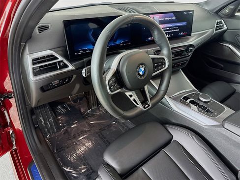 Used 2025 BMW 330i Sedan w/ M Sport Package image 9