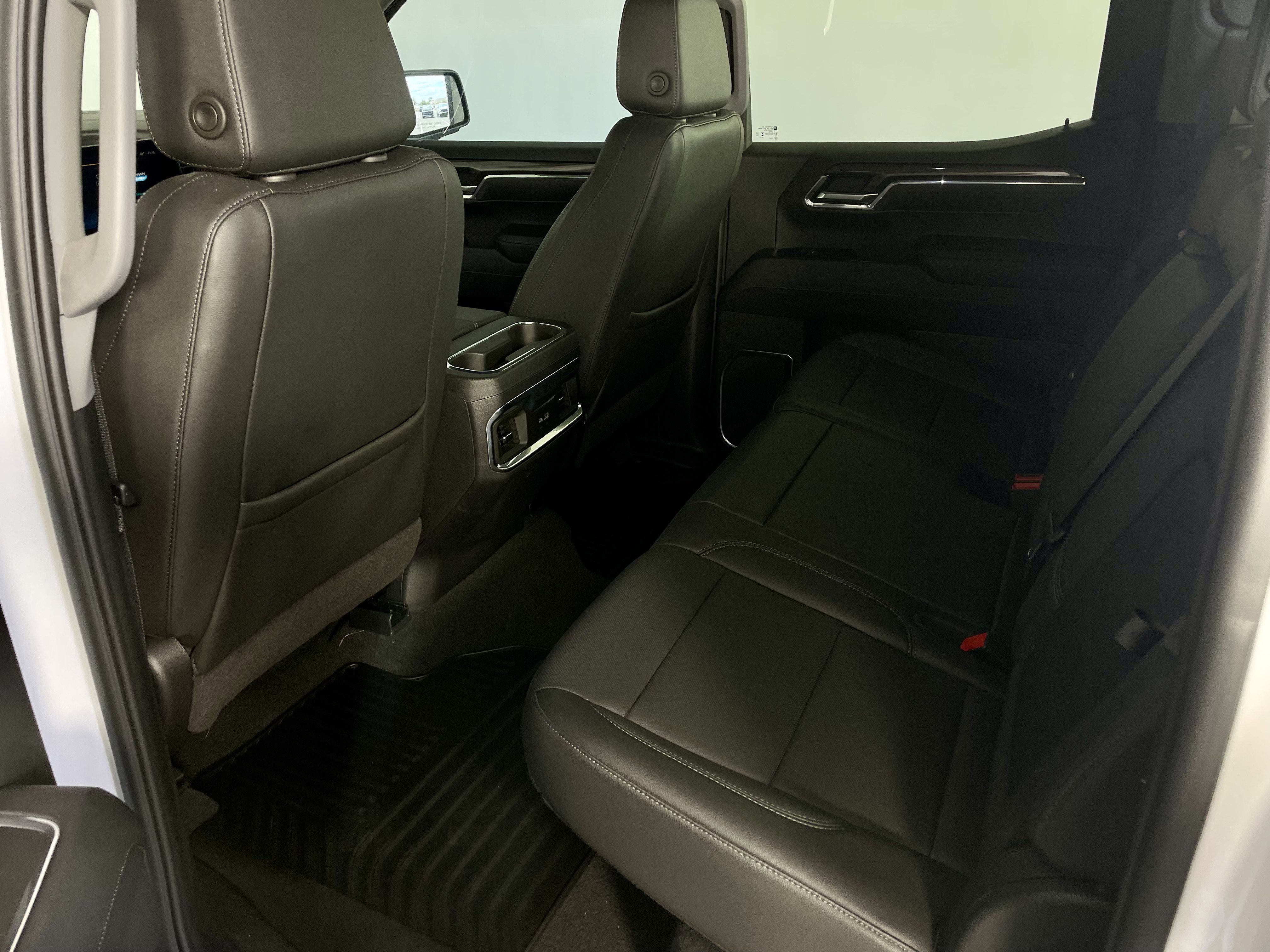 Used 2025 Chevrolet Silverado 1500 LTZ AWD/4WD image 9