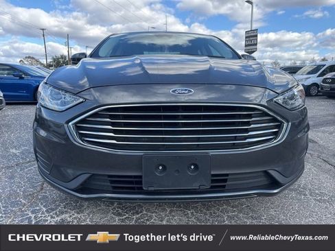 Used 2020 Ford Fusion SE image 2