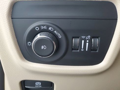 New 2025 Jeep Grand Cherokee Limited w/ Black Appearance Package image 25