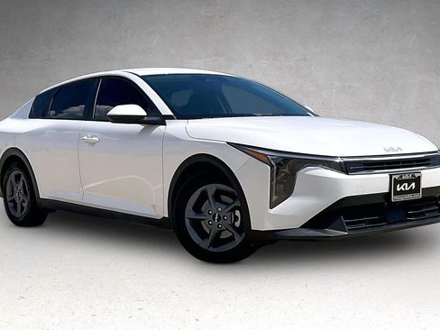 Certified 2025 Kia K4 FWD image 19
