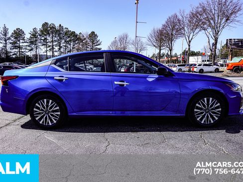 Used 2025 Nissan Altima 2.5 SV image 11