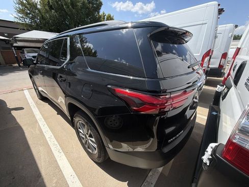 Used 2022 Chevrolet Traverse LT FWD image 4