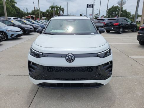 New 2026 Volkswagen Tiguan SE R-Line FWD image 2